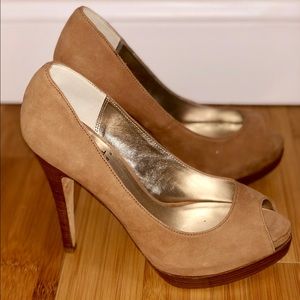 Pelle Moda platform pump